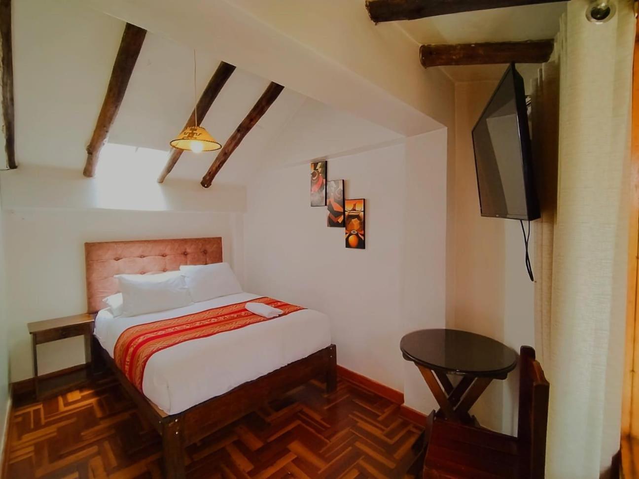 Paqarina San Blas Hotel *
