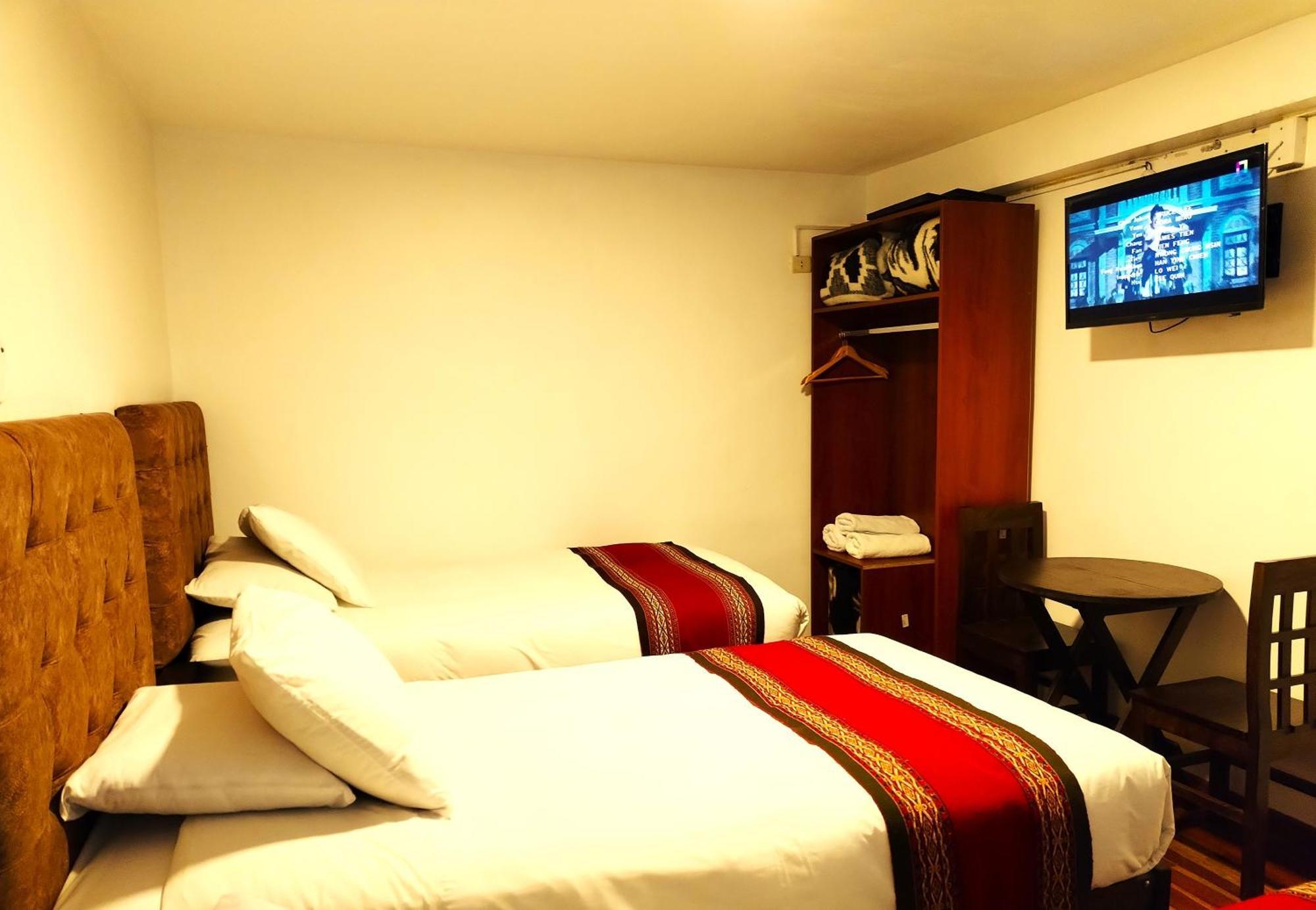 Paqarina San Blas Hotel *