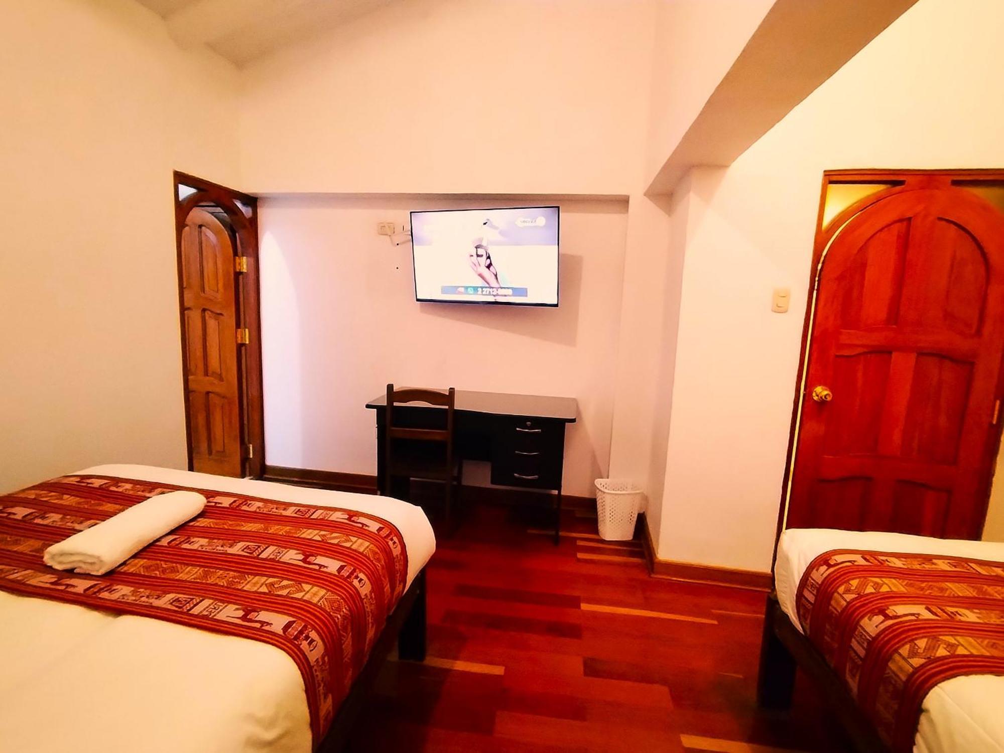 Paqarina San Blas Hotel *